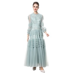 A light luxury dress with a round neck and a large swing, 250502